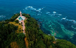 Lạ lùng ngọn hải đăng bên bờ biển Quảng Ngãi
