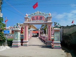 Ghé thăm Âm Linh Tự