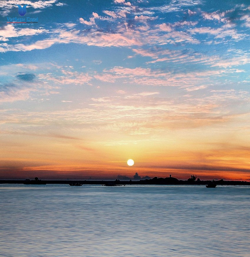 Ngắm bình minh ở hòn Mù Cu thơ mộng
