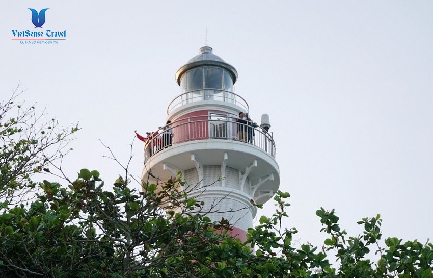 Lạ lùng ngọn hải đăng bên bờ biển Quảng Ngãi Lạ lùng ngọn hải đăng bên bờ biển Quảng Ngãi