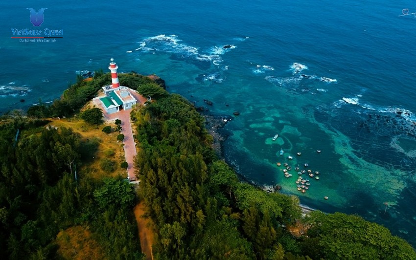 Lạ lùng ngọn hải đăng bên bờ biển Quảng Ngãi Lạ lùng ngọn hải đăng bên bờ biển Quảng Ngãi