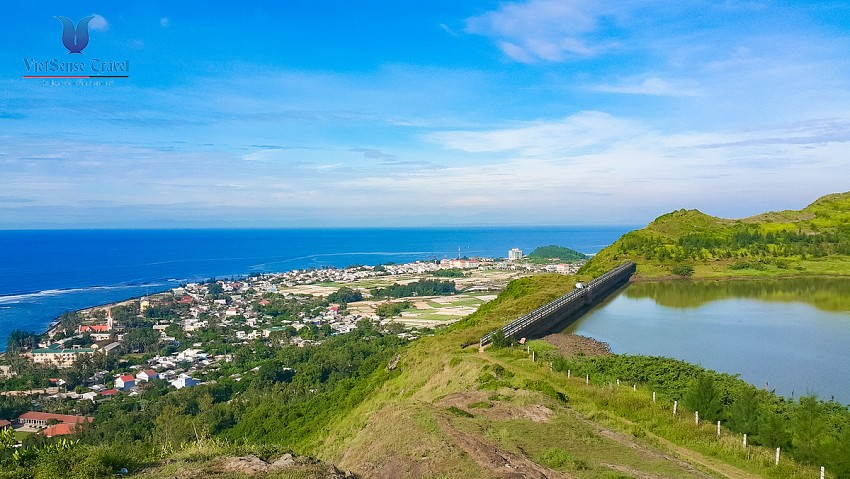 Khám phá hồ nước ngọt Thới Lới.